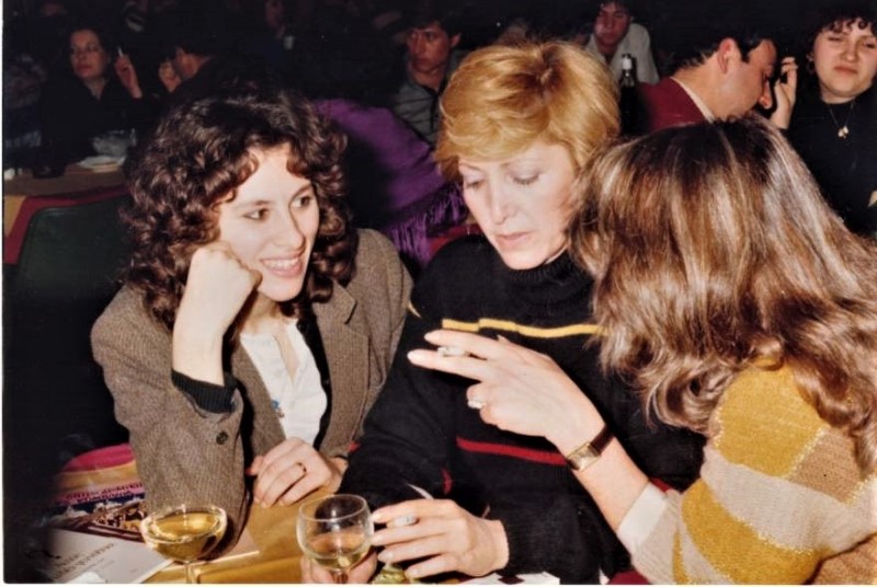 Η Πόλυ Πάνου στην Οπισθοδρομική Κομπανία