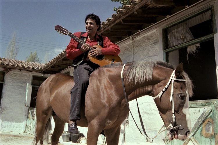 Βασίλης Παϊτέρης: Πώς τραγούδησε τα «Λόγια Κλειδωμένα»