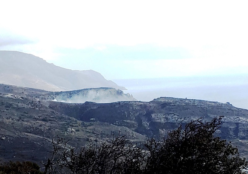 Βρέχει φωτιά στη στράτα μας...