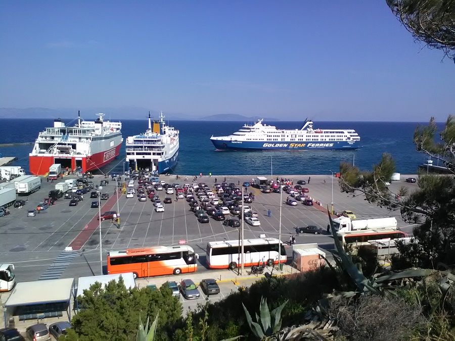 Μ. Πέμπτη απόγευμα: άρχισε η πασχαλιάτικη φυγή... 