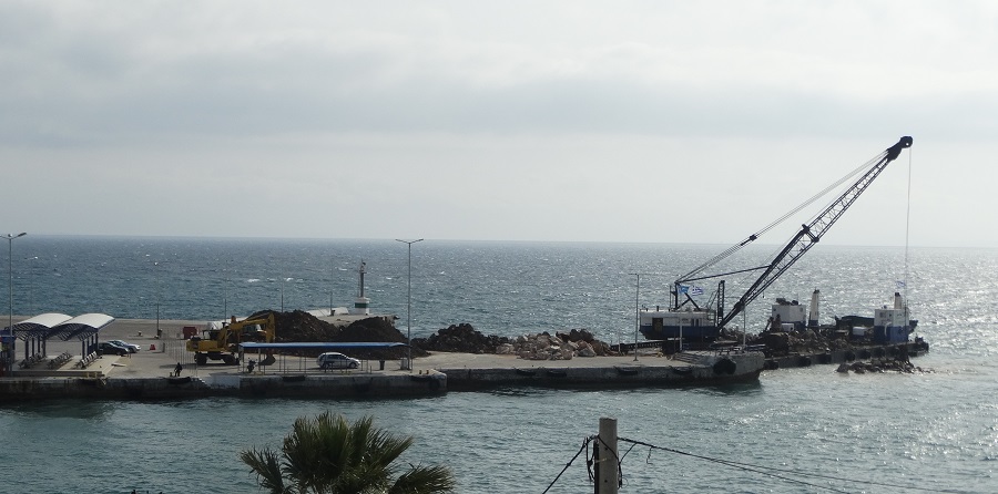 Ετοιμάζεται για καλοκαίρι το λιμάνι της Ραφήνας 