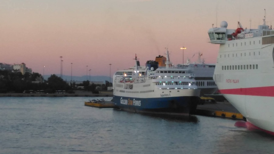 To Superferry II αποχωρεί...