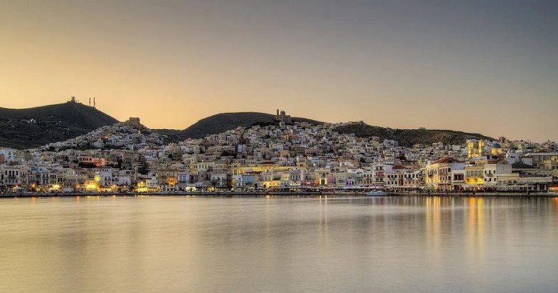 Όνειρο ήταν και πάει η καθημερινή σύνδεση Άνδρου-Σύρου