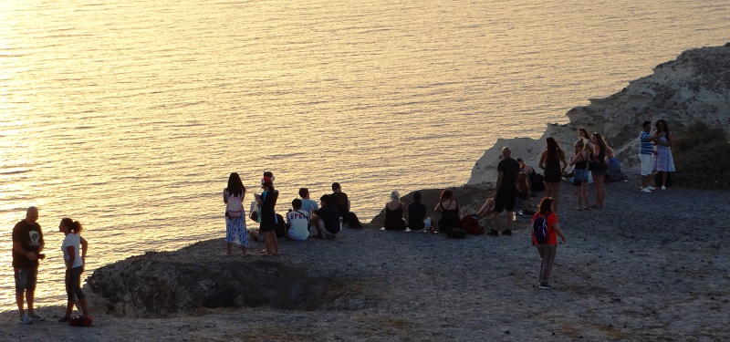 Όταν μιλάμε για τουρισμό: Από το δειλινό της Οίας στο πρωινό της Περίσσας...