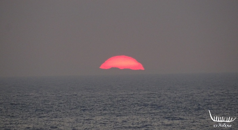 Νας Ικαρίας: το πιο κόκκινο ηλιοβασίλεμα του Αιγαίου με φόντο... την Άνδρο! 
