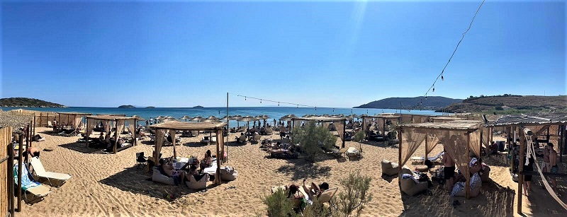 Έφτασε κόσμος και ντουνιάς στις παραλίες της Άνδρου!...