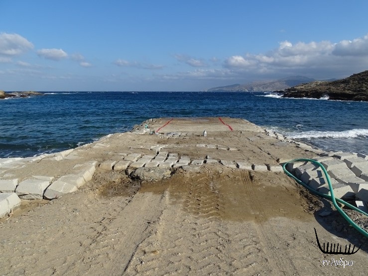 Διακόπηκαν οι εργασίες στην... ήδη ολοκληρωμένη προβλήτα στο Στενό!!! 