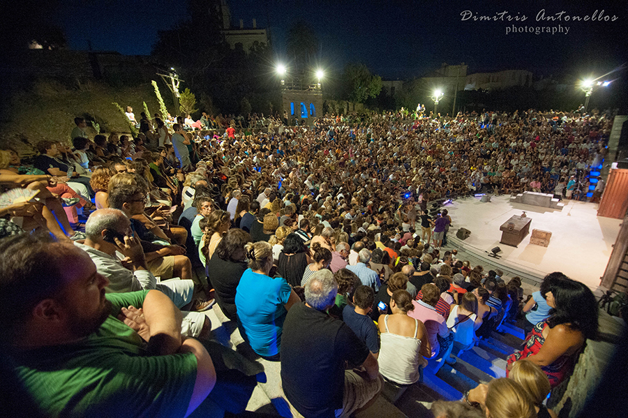 Το αδιαχώρητο για τους Αχαρνής στο ανοιχτό θέατρο