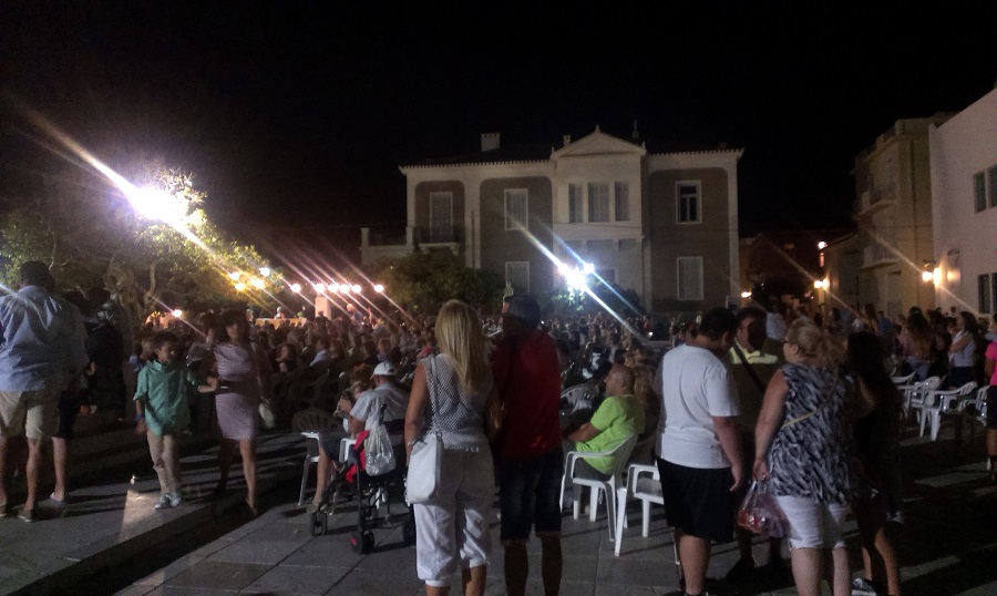 Και ροκ & μπάλος και μικροί & μεγάλοι και Αποίκια & Χώρα…