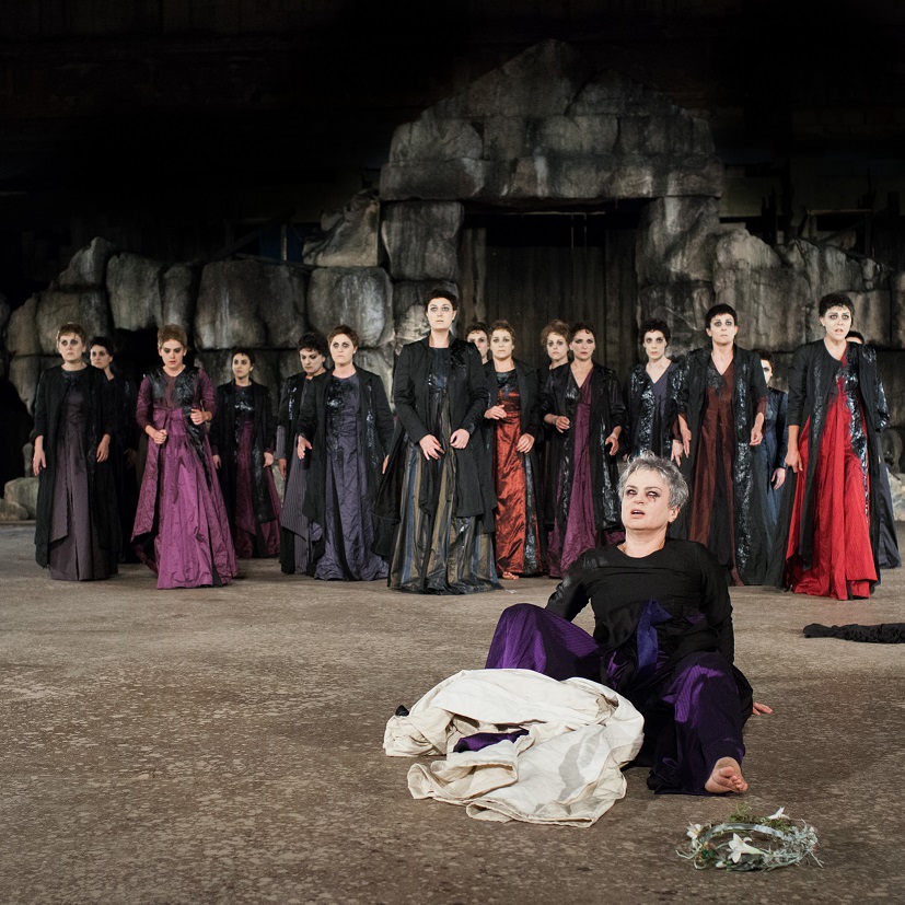 Sold out: μανία με τις Τρωάδες