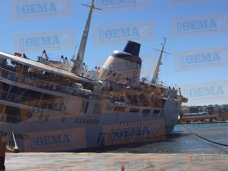 Βυθίζεται στο λιμάνι του Πειραιά το «Παναγία Τήνου» - πρώην Άγιος Γεώργιος!
