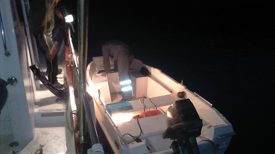 Ολονύκτια καταδιώξη παράνομων αλιέων στην Άνδρο