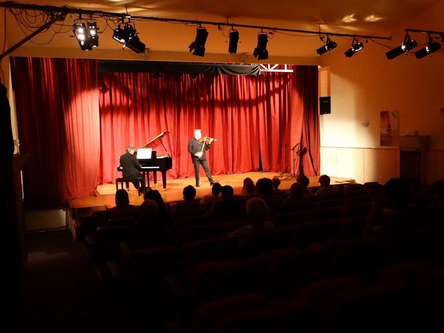 Μια λυρική παράσταση και μερικά συμπεράσματα - Απάντηση του Δήμου Άνδρου