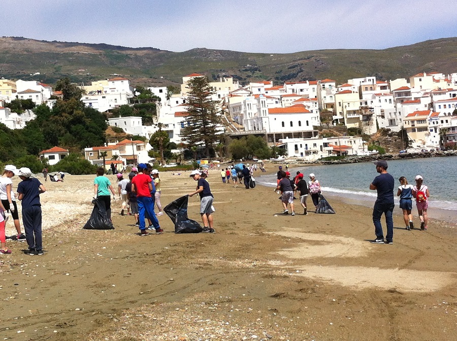 Επιτέλους καθάρισε η παραλία στο Παραπόρτι