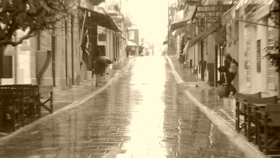 Άνδρος: Καταιγίδα στην Χώρα, άλλος θεός μετά την Σταυροπέδα (φωτορεπορτάζ)