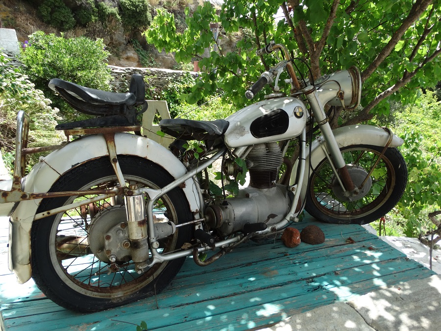 Σ’ έτυχα στη στράτα. Στη μεγάλη στράτα, Απόρθητε…