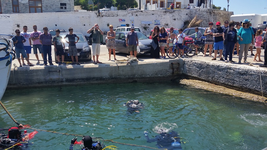 ΛΙΜΕΝΙΚΟ: Καθαρισμός του βυθού στο λιμάνι του Μπατσίου & βοήθεια σε ακυβέρνητο σκάφος