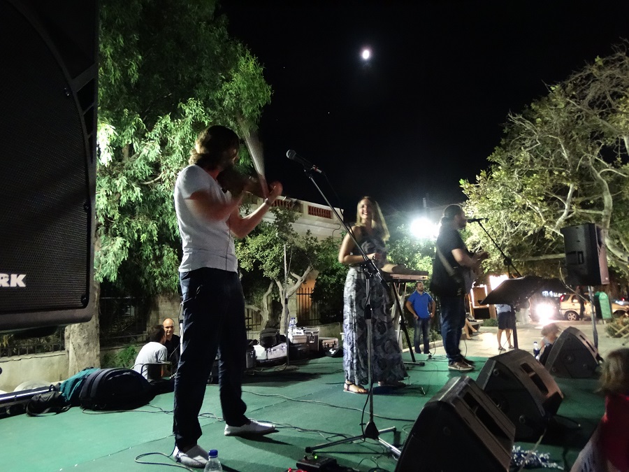 Αυγουστιάτικες εκδηλώσεις: Συναυλία χθες των Αποικίων στην Χώρα...