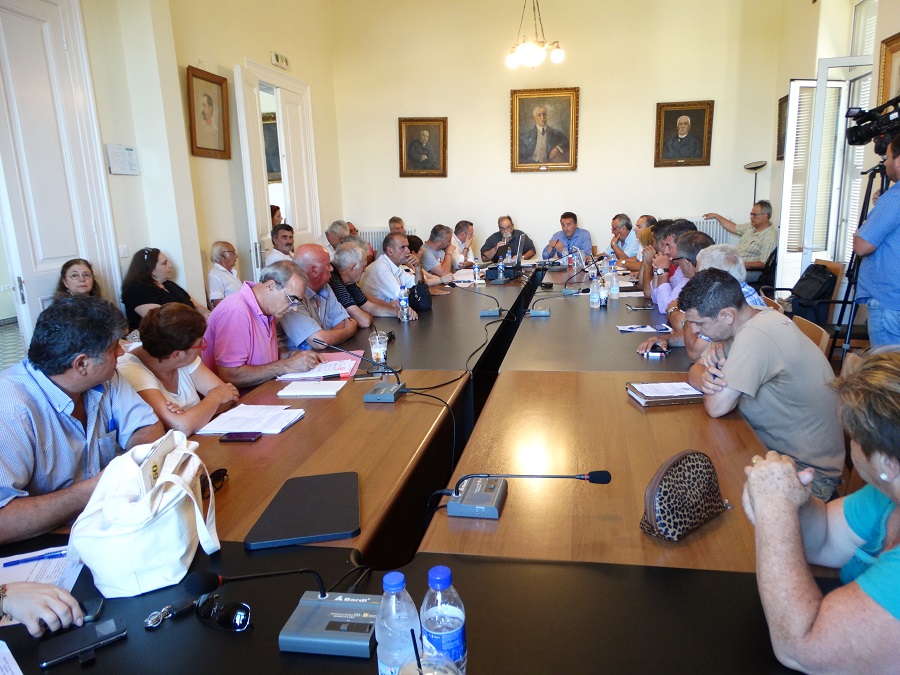 Γιατί δεν μπορεί να γίνει δημοτικό συμβούλιο στην Άνδρο;