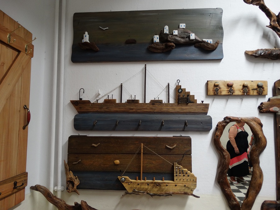 Ο Γιώργος Ελευθερίου αυτοσχεδιάζει στο ξύλο...