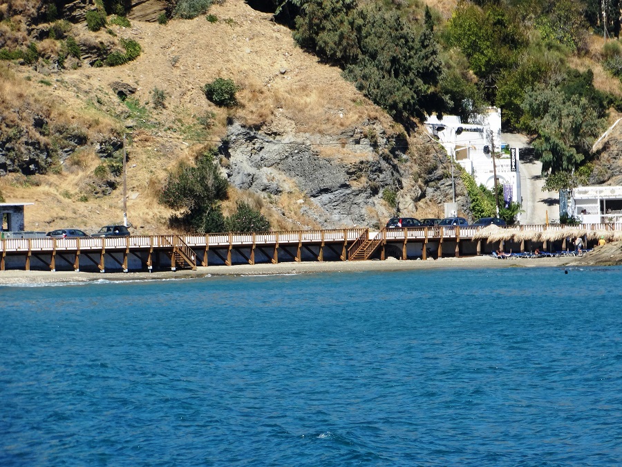 Δύο έργα αναβάθμισης: Ξύλινη πεζογέφυρα Νειμποριού - Πέτρινο περίπτερο στα Γιάλια