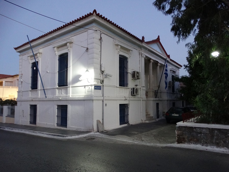 Δεν μειώνεται η αστυνομία στην Άνδρο - Το προεδρικό διάταγμα και το πολιτικό παρασκήνιο