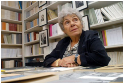 Το διάσημο Πανεπιστήμιο του Γέιλ υποκλίνεται στην Κική Δημουλά