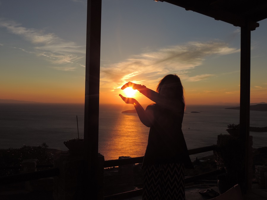 Ονειρικά παιχνίδια της θάλασσας με το φως στην φθινοπωρινή Άνδρο