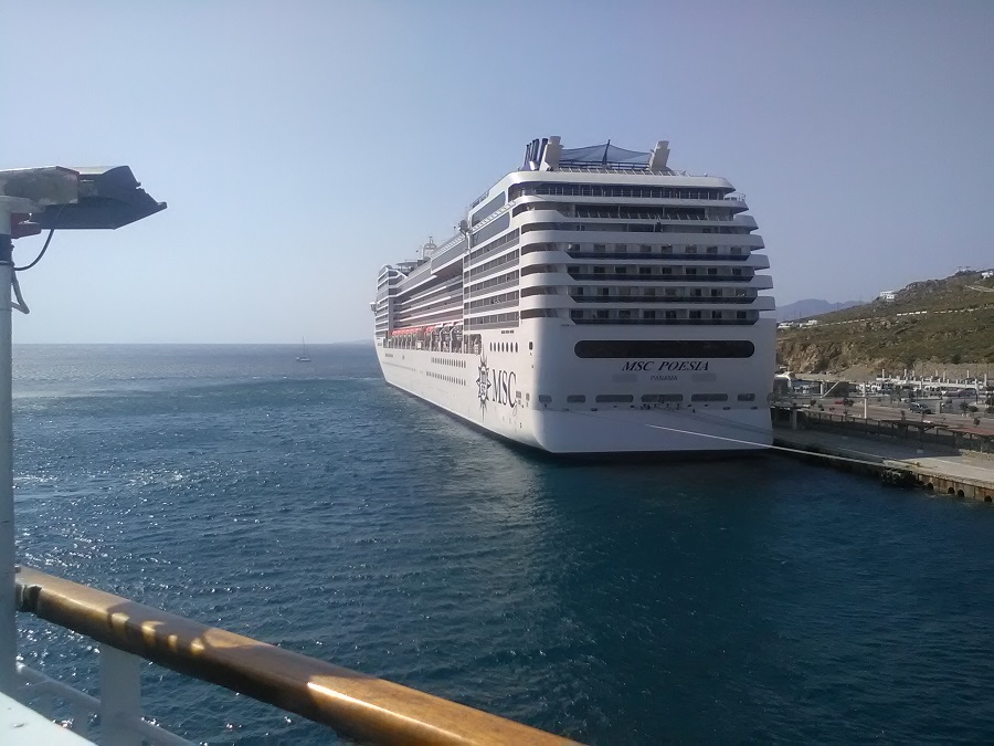 Δαβίδ και Γολιάθ! Ένα απόγευμα στη Μύκονο…