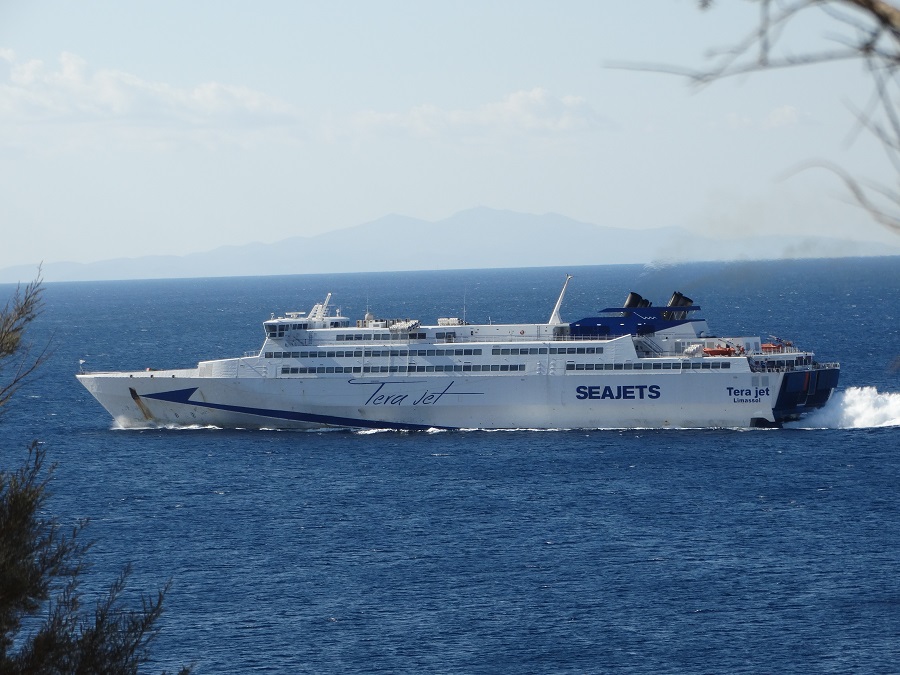 Η Sea Jets στην Άνδρο: Σαββατοκύριακο τοπικό το Tera, καθημερινά διερχόμενο το Paros