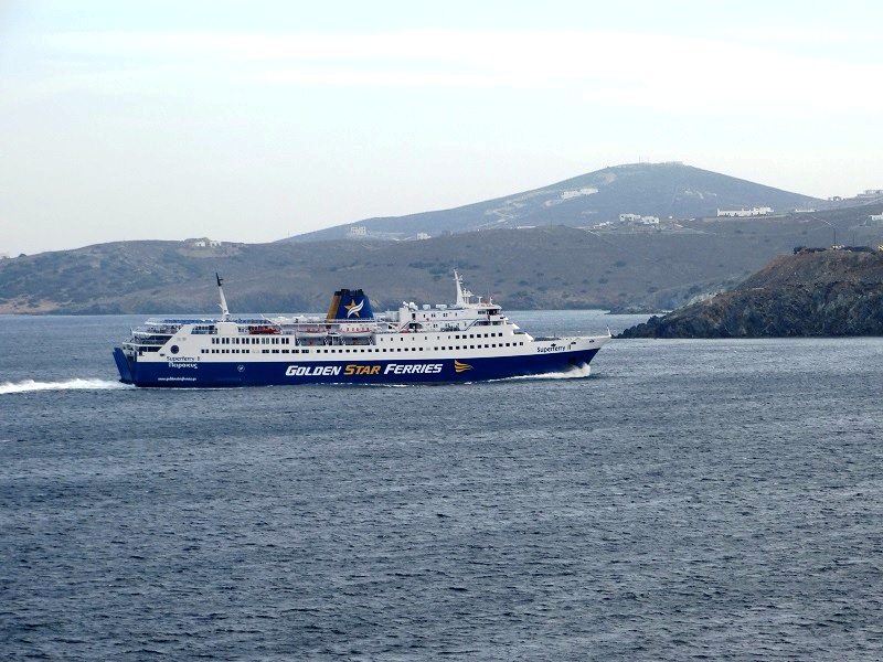 Άνδρος - Σύρος: Τα πλοία είναι δρόμοι...